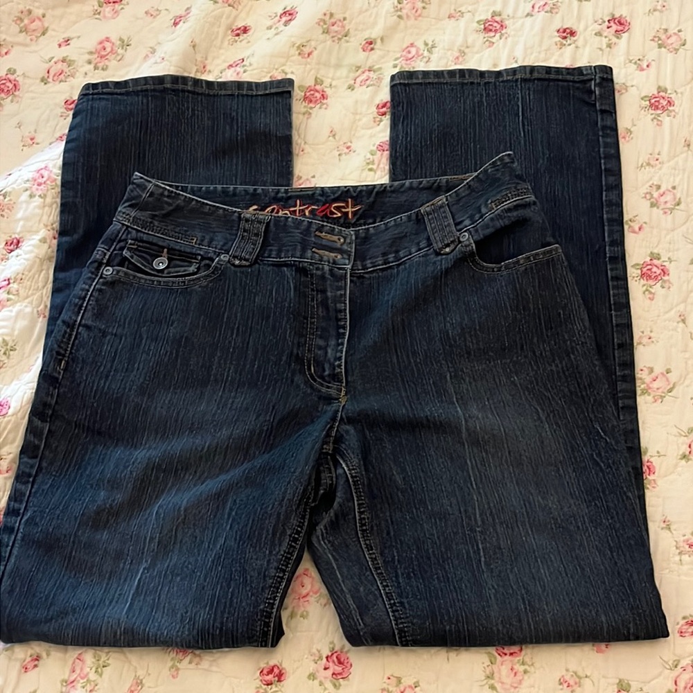 Contrast Mid rise straight jeans